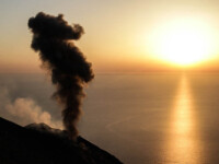 Stromboli al tramonto Stromboli al tramonto