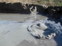 Etna, una delle bocche eruttive delle Salinelle di S. Biagio a Belpasso Etna, una delle bocche eruttive delle Salinelle di S. Biagio a Belpasso